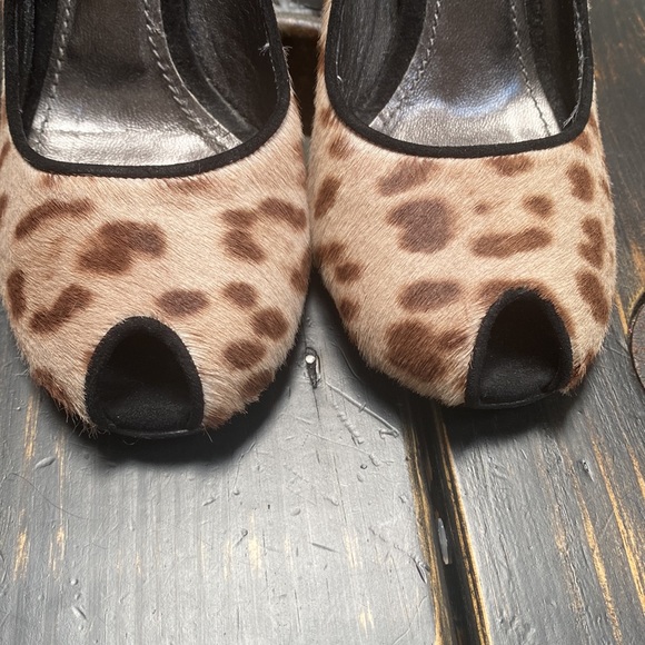 Dolce & Gabbana Two Tone Leopard Print Calf Hair & Suede Leather Peep Toe Pumps - Picture 3 of 14